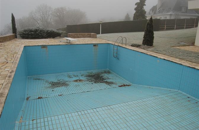 Avant rénovation d'un bassin carrelage  - Angers 49